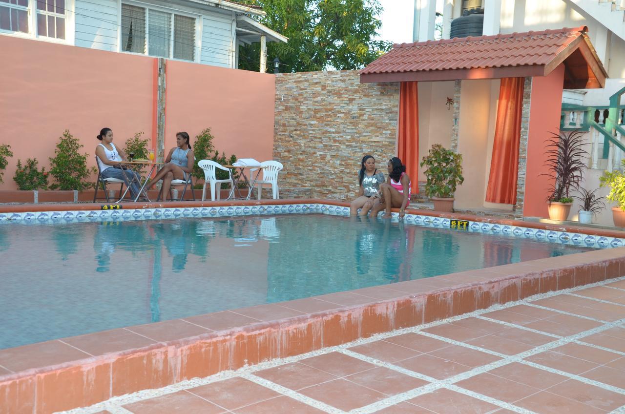 Windjammer International Cuisine & Comfort Inn Georgetown Exterior photo