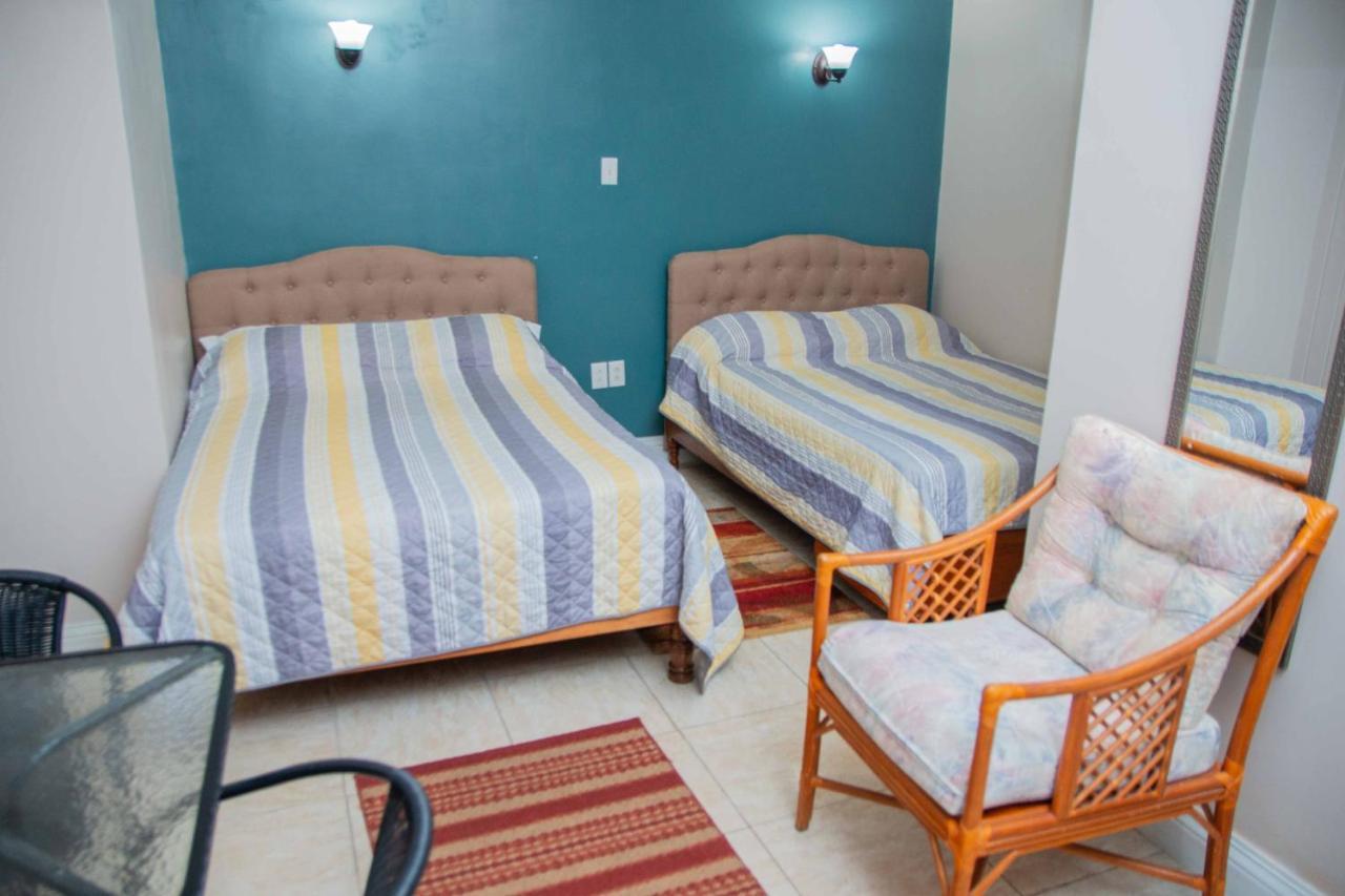 Windjammer International Cuisine & Comfort Inn Georgetown Exterior photo